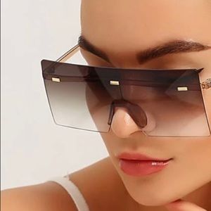 Oversized sunnies